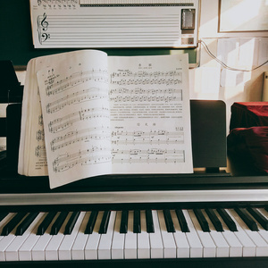 被三个黑人玩成了烂货
